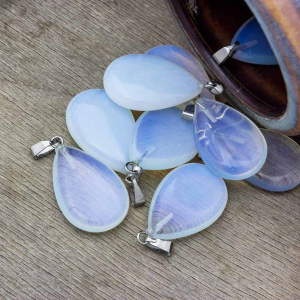 Opalit üveg csepp ásvány medál
